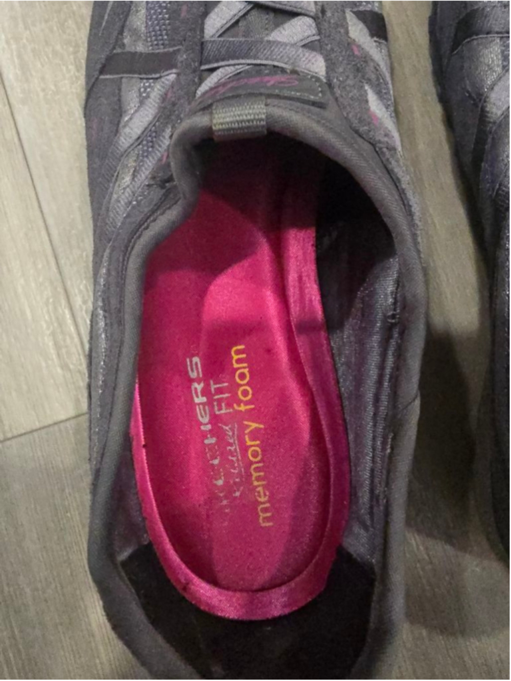 Skechers Women's Breathe Easy slip-on shoes in a gray and pink Size 10 - Picture 2 of 6
